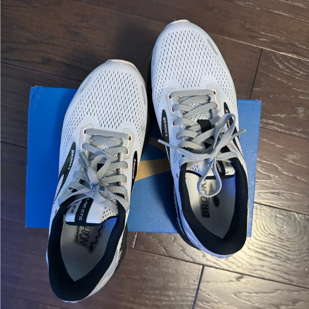 Women’s Brooks Adrenaline GTS 22 Sz 8
